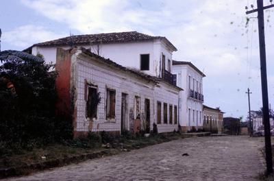 Casas e sobrados