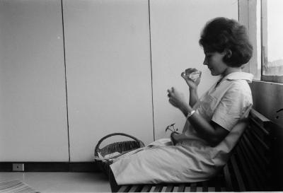 Maria de Nazareth Soares Lins no alojamento dos professores (Colina)