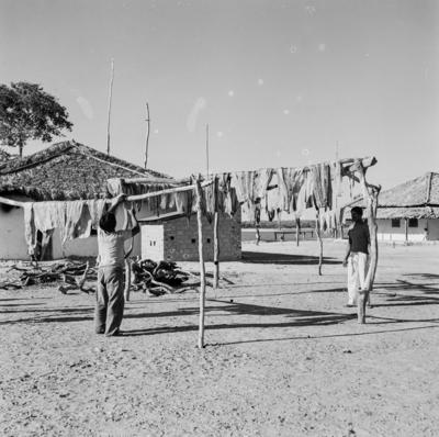 Indígenas do povo Karajá