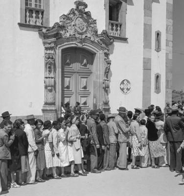 Romaria - Jubileu do Santuário Diocesano do Bom Jesus de Matosinhos - fiéis no adro da basílica