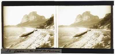 Avenida Niemeyer; ao fundo, a Pedra da Gávea