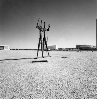 "Os Candangos" ou "Os Guerreiros", escultura de Bruno Giorgi