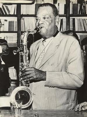 Pixinguinha com o saxofone