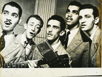 Os Cariocas ao microfone