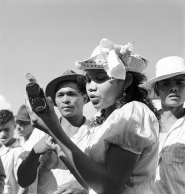 Canindé, romeiros tocando instrumentos