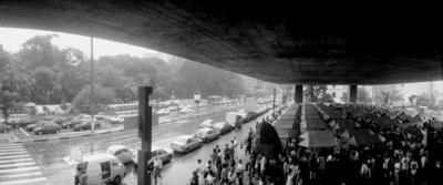 Feira de antiguidades no vão livre do Masp