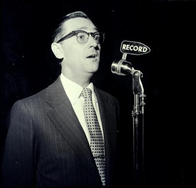 Paulo Tapajós ao microfone