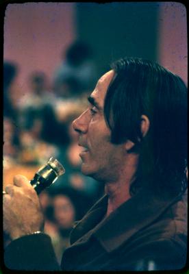 Nelson Gonçalves ao microfone