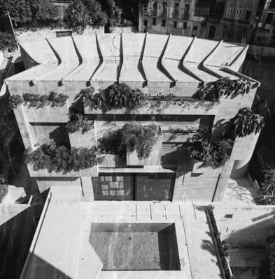 Fachada do Teatro Bloch Editores S/A - Edifício Manchete, projeto de Oscar Niemeyer e Burle Marx