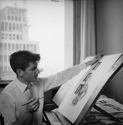 Darcy Penteado, no escritório da Standard Propaganda