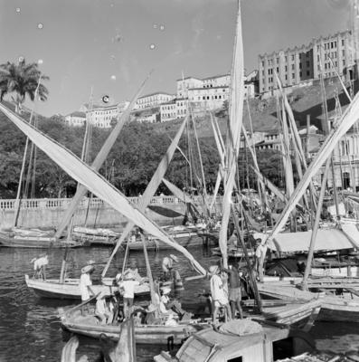 Embarcações na rampa e arredores do Mercado Modelo