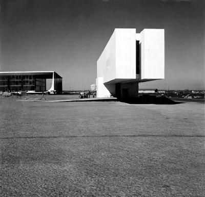 Museu Histórico de Brasília, com o Supremo Tribunal Federal ao fundo