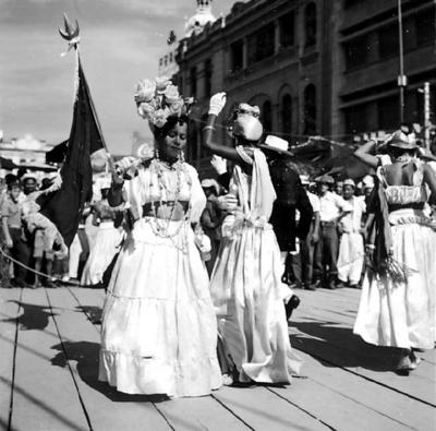 Desfile de agremiação carnavalesca