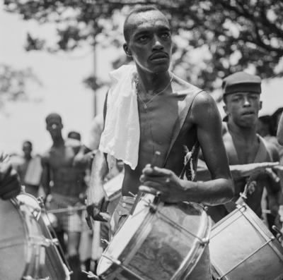 Desfile de blocos no Banho de Mar à Fantasia