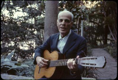 Alberto Ribeiro com o violão