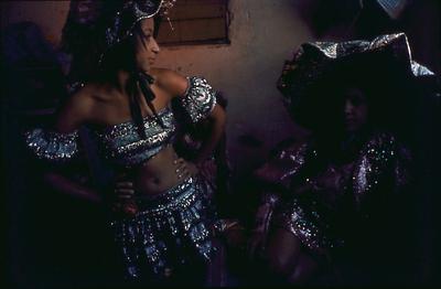 Série Mangueira - Mangueirenses em trajes verde e rosa