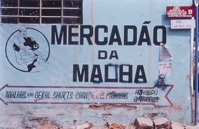 Flagrante de rua - placas, letreiros e cartazes