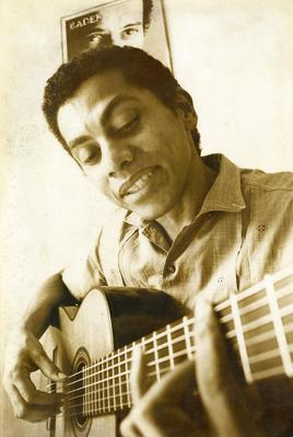 Paulinho da Viola com o violão