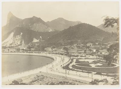 Vista de Botafogo com o Corcovado ao fundo