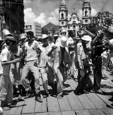 Carnaval de rua em frente à Igreja Matriz do Santíssimo Sacramento de Santo Antônio