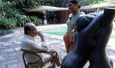 Oscar Niemeyer e Anna Maria Niemeyer na Casa das Canoas