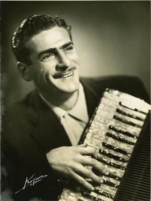 Mario Zan com a sanfona