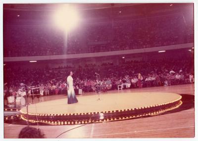 Elizeth Cardoso ao microfone