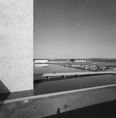 Congresso Nacional. Ao fundo o Museu Histórico de Brasília e, à direita, o Supremo Tribunal Federal