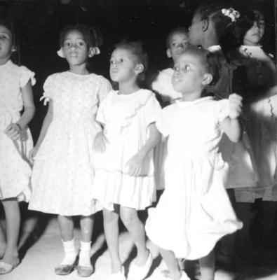 Crianças no ensaio na Portela