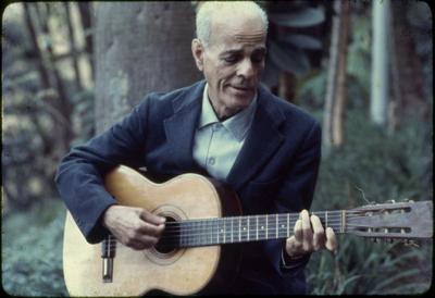 Alberto Ribeiro com o violão