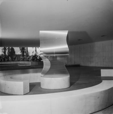 Obra da série do Polivolume de Mary Vieira