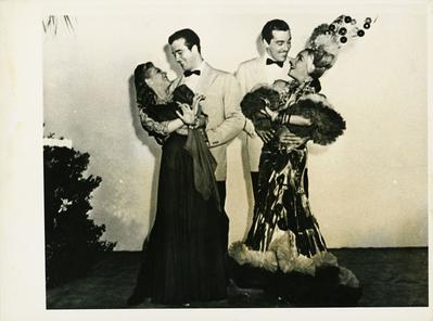 Alice Faye, John Payne, Cesar Romero e Carmen Miranda