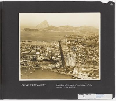 Tomada aérea do Centro do Rio de Janeiro - Avenida Rio Branco