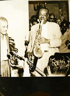 Pixinguinha com o saxofone (reprodução)