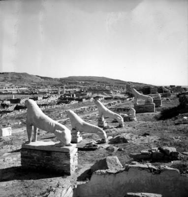 Alameda dos leões arcaicos, em Delos