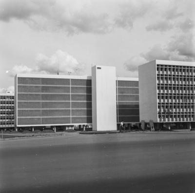 Edifícios residenciais projetados para os Institutos de Aposentadoria e Pensões