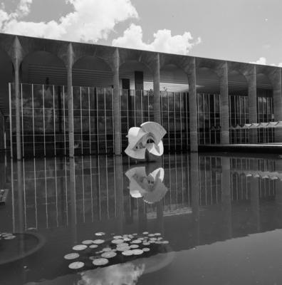 "O Meteoro", escultura de Bruno Giorgi