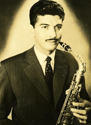 Portinho com o saxofone
