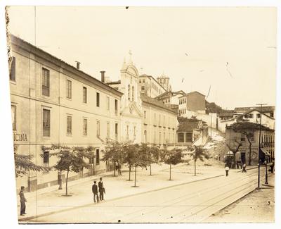 Largo da Escola de Medicina e igreja Nossa Senhora do Bonsucesso