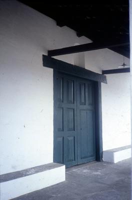 Igreja de São Miguel - porta interna da nave