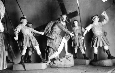 Via Crucis, Passos da Paixão, esculturas de Aleijadinho, cena do Passo da Cruz às costas, Cristo e soldados romanos