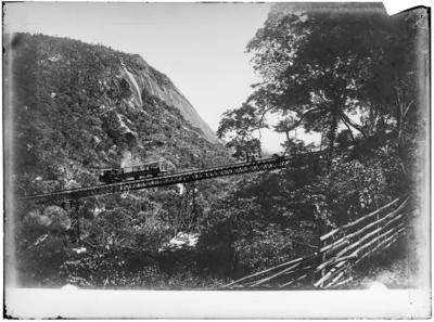 Estrada de Ferro do Corcovado, Viaduto do Silvestre, Km 1 (aproximadamente)