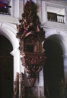 Igreja de Santo Alexandre - púlpito e capelas laterais