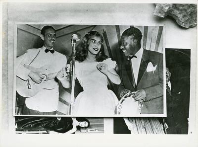 Hebe Camargo ao microfone (reprodução)