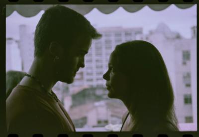 Anna Bodanzky com seu namorado