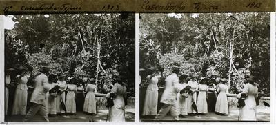 Grupo de pessoas na Cascatinha da Tijuca