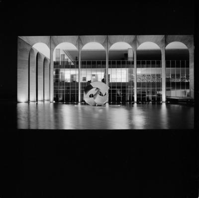 "O Meteoro", escultura de Bruno Giorgi