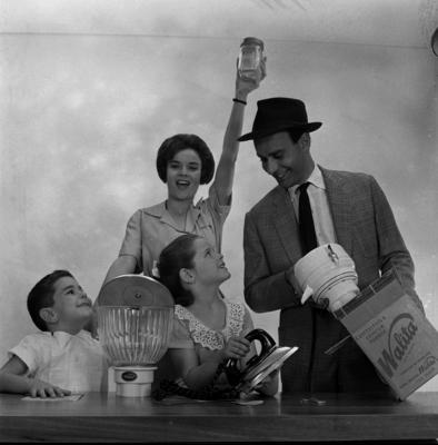 Campanha publicitária da agência J. Walter Thompson para acessórios e ferro elétrico Walita