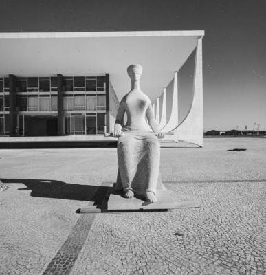 "A Justiça", escultura de Alfredo Ceschiatti