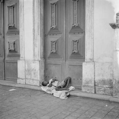 Cenas do carnaval, criança dormindo